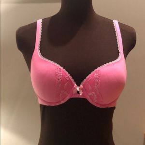 Body by Victoria’ Secret bra.